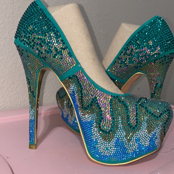 Alba Heels size 9 - Picture 9 of 16